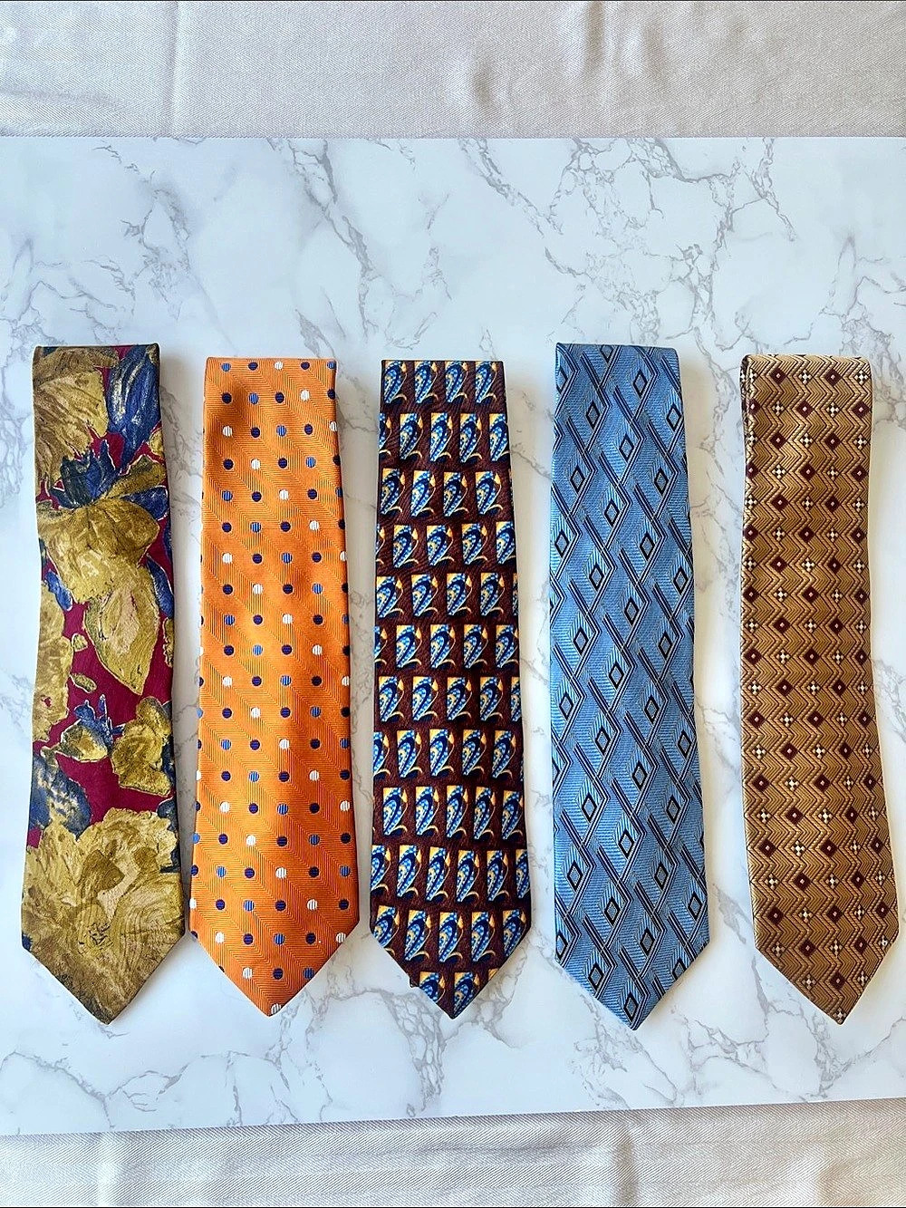 Men's Premium Brand Necktie Set in Varying Colours - Like New